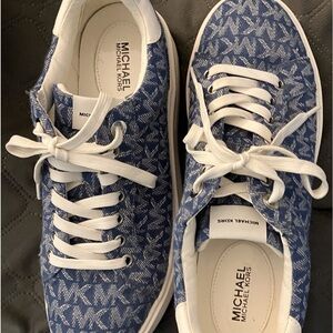 MICHAEL Michael Kors Size 8 Canvas Platform Sneaker - Pristine Condition!